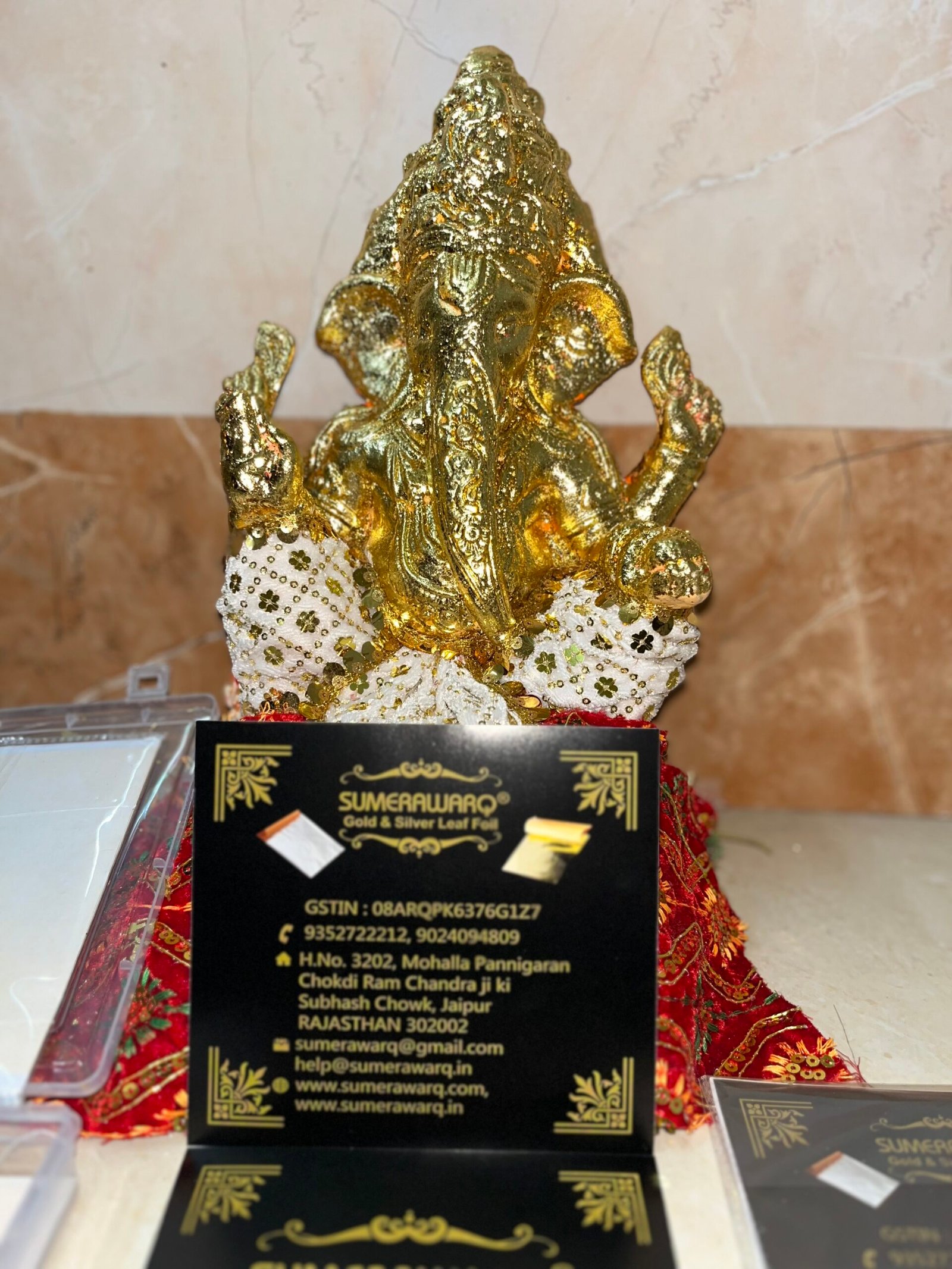 Chhoti Ganesh murti par sampoorn gold leaf finish - Sumera Warq gold leaf foil