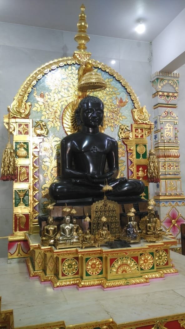 Mandir vedi finished in gold leaf with a black marble murti