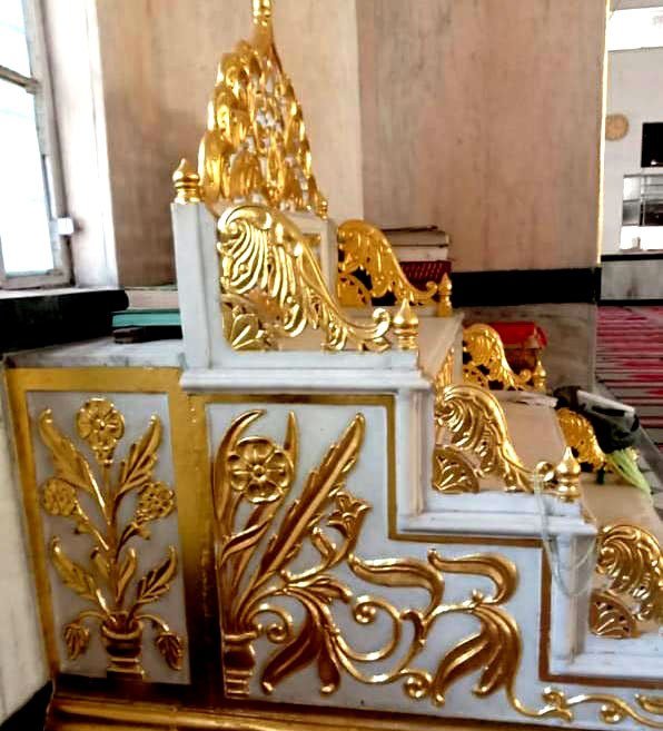 Marble masjid mimbar with gold leaf floral carving by Sumera Warq